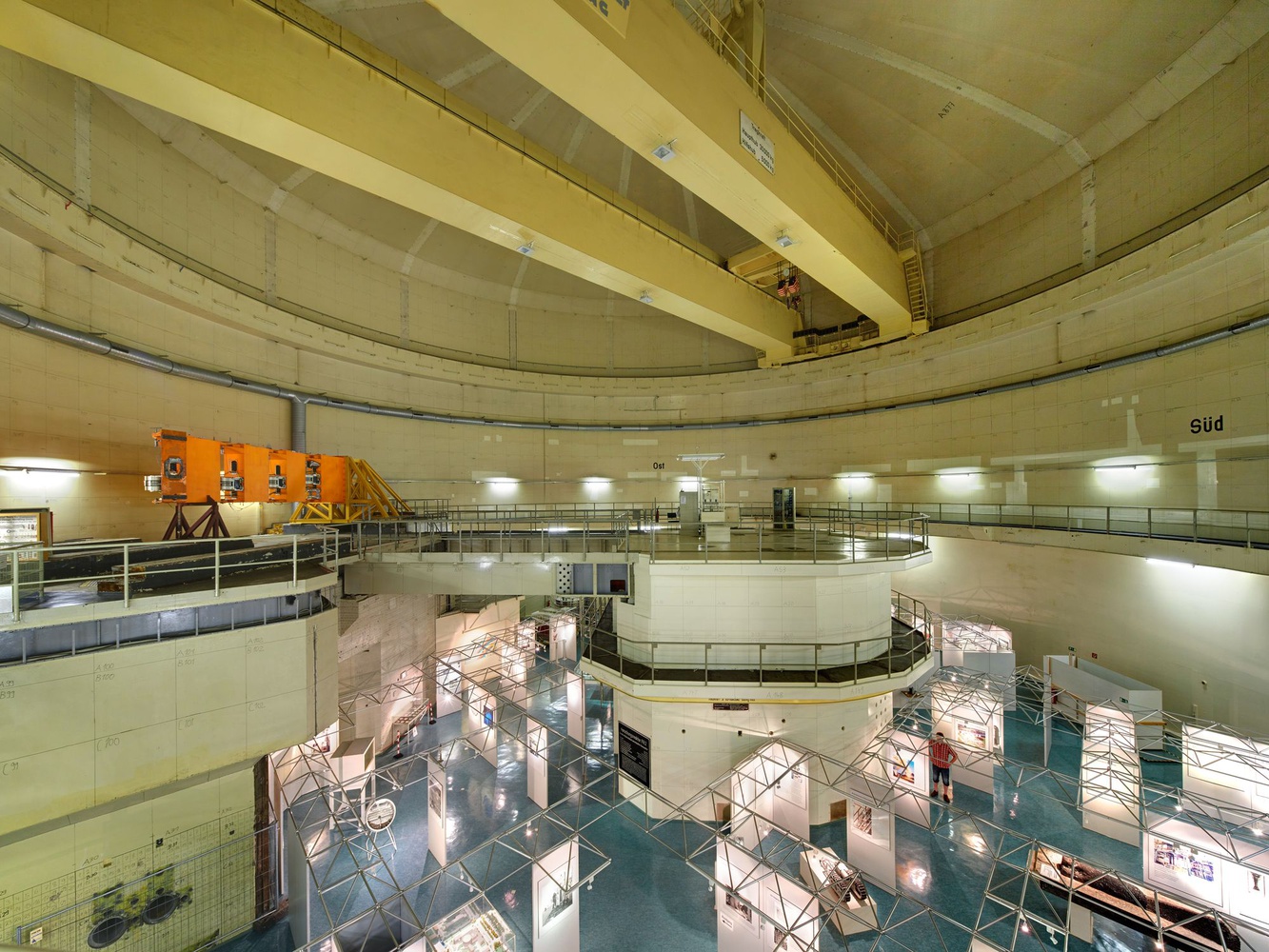 Reaktorsaal des FR2 heute